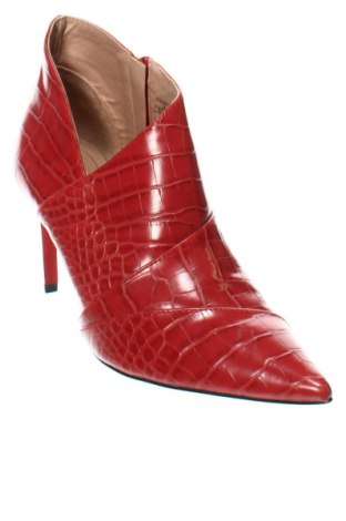 Γυναικεία μποτάκια Zara Trafaluc, Μέγεθος 38, Χρώμα Κόκκινο, Τιμή 18,14 €