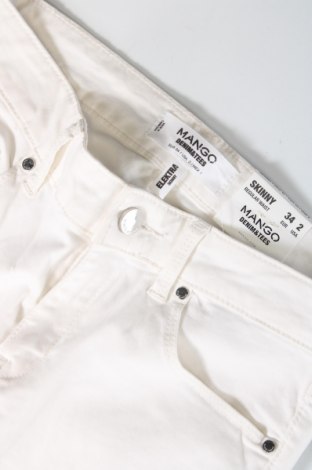 Γυναικείο Τζίν Mango, Μέγεθος XS, Χρώμα Λευκό, Τιμή 18,69 €