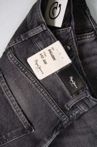 Дамски дънки Pepe Jeans, Размер XS, Цвят Сив, Цена 40,25 лв.