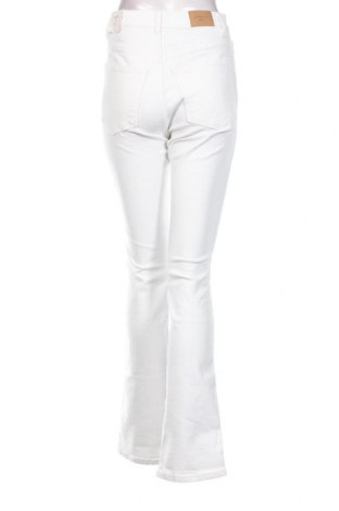 Дамски дънки Perfect Jeans By Gina Tricot, Размер S, Цвят Бял, Цена 68,00 лв.