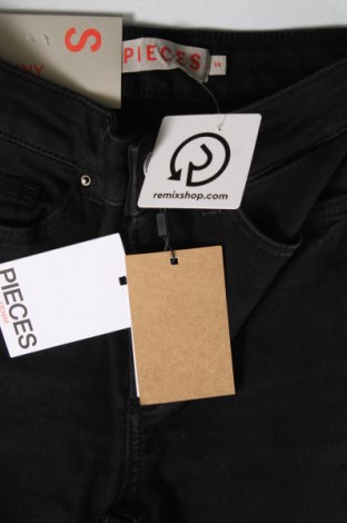 Dámske džínsy  Pieces, Veľkosť S, Farba Čierna, Cena  35,05 €