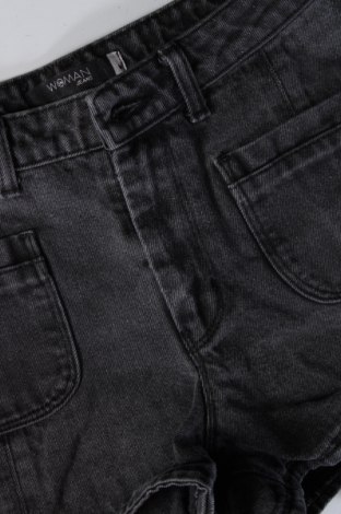 Pantaloni scurți de femei, Mărime M, Culoare Gri, Preț 25,00 Lei