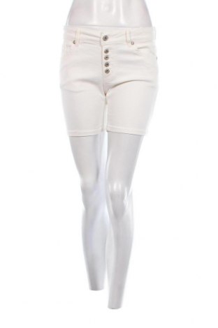 Дамски къс панталон, Размер S, Цвят Бял, Цена 5,89 лв.