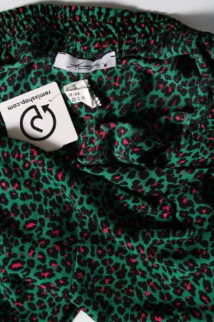 Дамски къс панталон Ambika, Размер M, Цвят Многоцветен, Цена 19,00 лв.