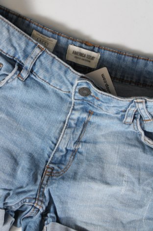 Дамски къс панталон America Today, Размер M, Цвят Син, Цена 7,98 лв.