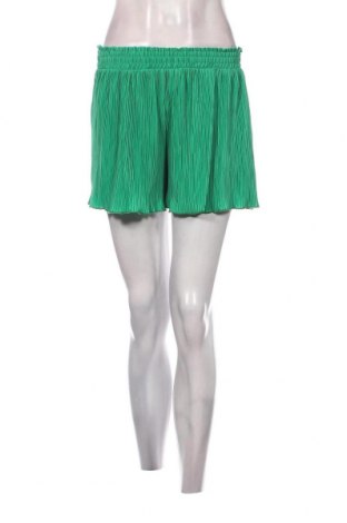Damen Shorts Bershka, Größe S, Farbe Grün, Preis 9,71 €