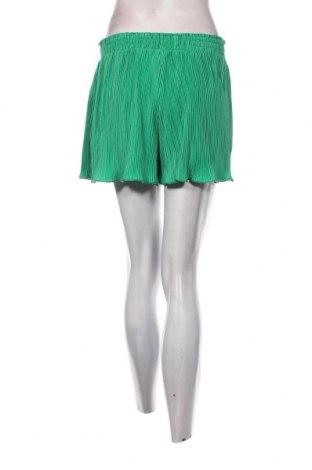 Damen Shorts Bershka, Größe S, Farbe Grün, Preis 21,57 €