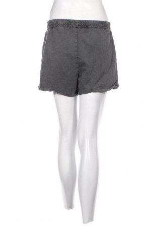 Damen Shorts Calvin Klein, Größe S, Farbe Grau, Preis 52,30 €