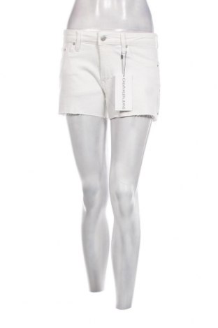 Damen Shorts Calvin Klein Jeans, Größe S, Farbe Weiß, Preis 28,10 €