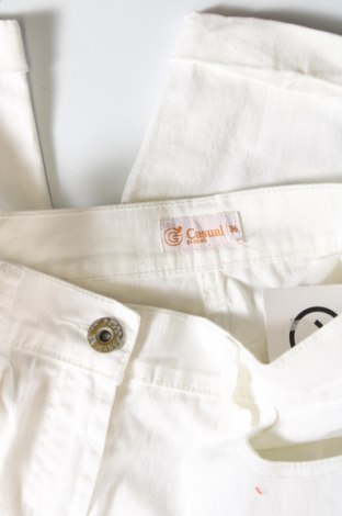 Дамски къс панталон Casual By Gemo, Размер S, Цвят Бял, Цена 22,00 лв.