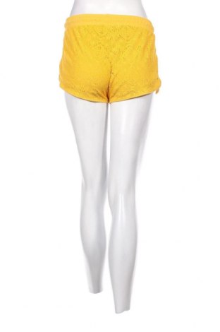 Дамски къс панталон Colours Of The World, Размер L, Цвят Жълт, Цена 7,60 лв.