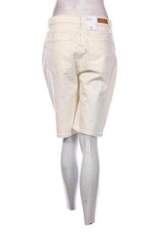 Дамски къс панталон Cubus, Размер M, Цвят Екрю, Цена 13,95 лв.