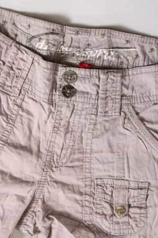 Дамски къс панталон Esprit, Размер M, Цвят Сив, Цена 24,00 лв.