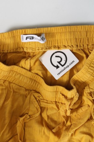Дамски къс панталон Fb Sister, Размер XS, Цвят Жълт, Цена 7,03 лв.