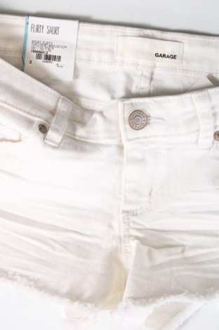 Pantaloni scurți de femei Garage, Mărime S, Culoare Alb, Preț 35,53 Lei
