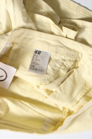 Дамски къс панталон H&M, Размер M, Цвят Жълт, Цена 11,40 лв.