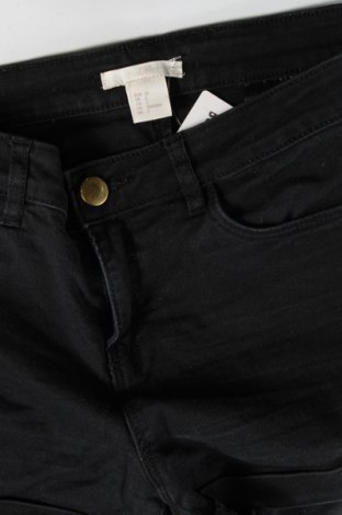 Pantaloni scurți de femei H&M, Mărime XS, Culoare Negru, Preț 20,51 Lei