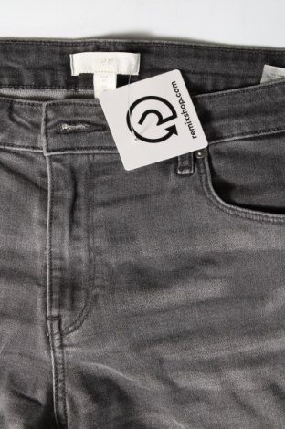Дамски къс панталон H&M, Размер M, Цвят Сив, Цена 19,00 лв.