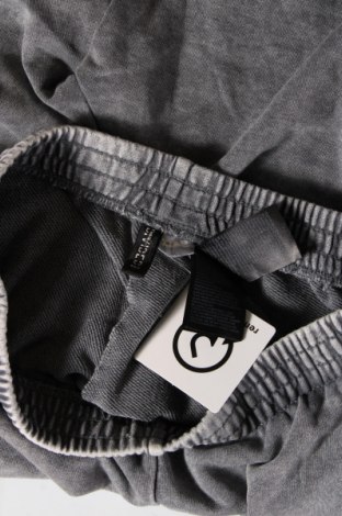 Damen Shorts H&M Divided, Größe S, Farbe Grau, Preis 13,22 €