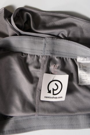 Дамски къс панталон H&M Sport, Размер L, Цвят Сив, Цена 4,94 лв.