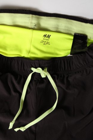 Дамски къс панталон H&M Sport, Размер M, Цвят Черен, Цена 8,17 лв.