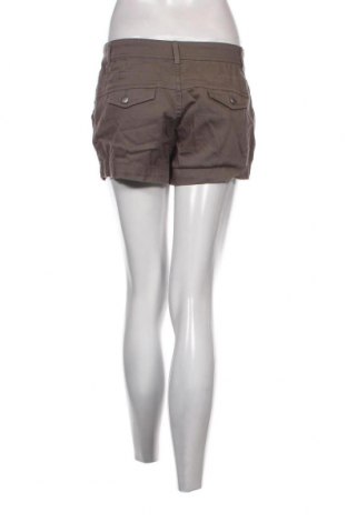 Дамски къс панталон Lascana, Размер M, Цвят Зелен, Цена 6,65 лв.