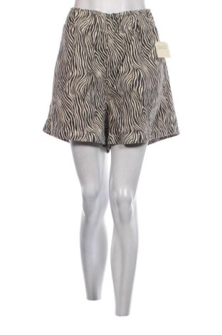 Γυναικείο κοντό παντελόνι Levi's, Μέγεθος XL, Χρώμα Πολύχρωμο, Τιμή 37,86 €