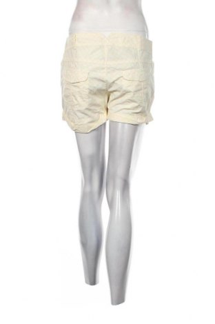 Дамски къс панталон Madonna, Размер M, Цвят Многоцветен, Цена 4,75 лв.