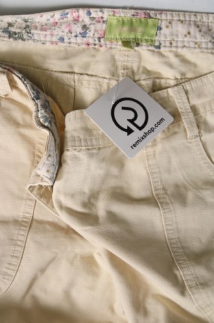 Дамски къс панталон Musto, Размер XL, Цвят Бежов, Цена 13,60 лв.
