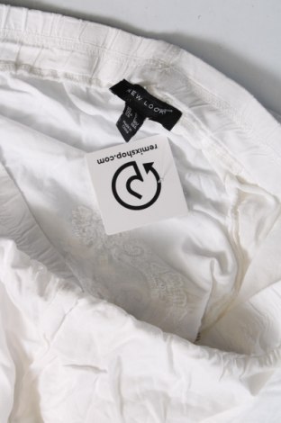 Γυναικείο κοντό παντελόνι New Look, Μέγεθος L, Χρώμα Λευκό, Τιμή 9,72 €