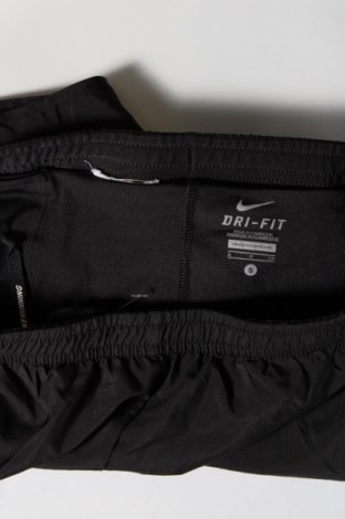 Дамски къс панталон Nike, Размер S, Цвят Черен, Цена 24,00 лв.