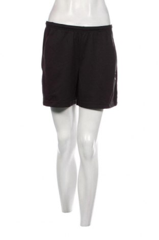 Γυναικείο κοντό παντελόνι PUMA, Μέγεθος M, Χρώμα Μαύρο, Τιμή 13,96 €