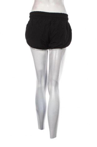 Γυναικείο κοντό παντελόνι PUMA, Μέγεθος M, Χρώμα Μαύρο, Τιμή 14,40 €