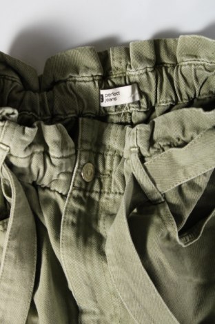 Дамски къс панталон Perfect Jeans By Gina Tricot, Размер S, Цвят Зелен, Цена 5,25 лв.