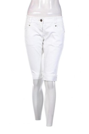 Γυναικείο κοντό παντελόνι Pimkie, Μέγεθος M, Χρώμα Λευκό, Τιμή 5,40 €