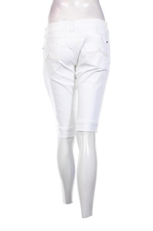 Дамски къс панталон Pimkie, Размер M, Цвят Бял, Цена 10,56 лв.