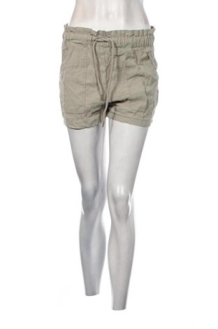 Дамски къс панталон Pull&Bear, Размер XS, Цвят Зелен, Цена 4,75 лв.