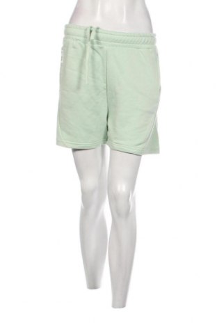 Damen Shorts Viral Vibes, Größe M, Farbe Grün, Preis € 6,31