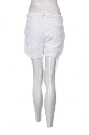 Дамски къс панталон Zebra, Размер XS, Цвят Бял, Цена 4,94 лв.