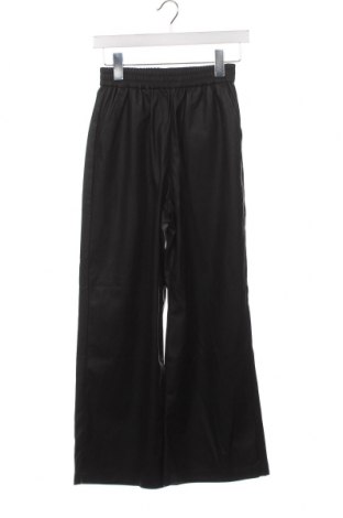 Γυναικείο παντελόνι δερμάτινο ONLY, Μέγεθος XS, Χρώμα Μαύρο, Τιμή 27,84 €