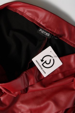 Γυναικείο παντελόνι δερμάτινο Pieces, Μέγεθος XL, Χρώμα Κόκκινο, Τιμή 12,53 €