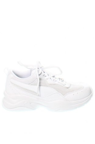 Дамски обувки PUMA, Размер 37, Цвят Бял, Цена 96,60 лв.