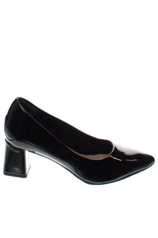 Дамски обувки Tamaris, Размер 37, Цвят Черен, Цена 61,20 лв.