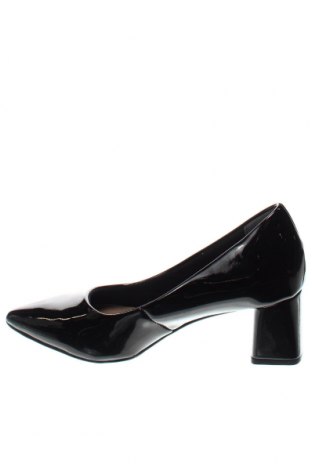 Дамски обувки Tamaris, Размер 37, Цвят Черен, Цена 61,20 лв.
