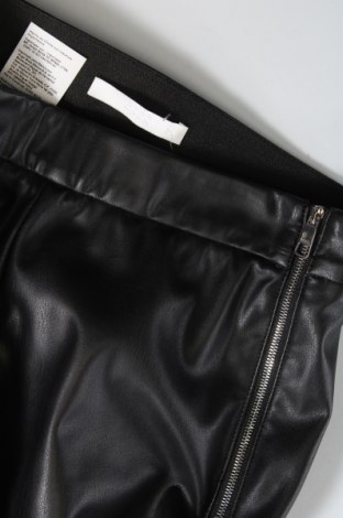 Дамски панталон BOSS, Размер XS, Цвят Черен, Цена 112,11 лв.