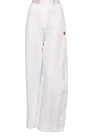 Дамски панталон Nike, Размер M, Цвят Бял, Цена 70,20 лв.