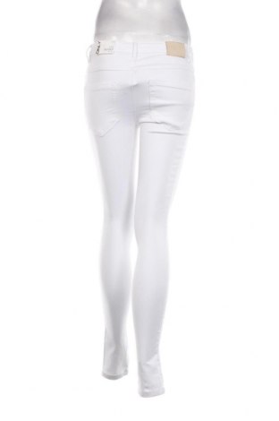 Дамски панталон ONLY, Размер M, Цвят Бял, Цена 33,48 лв.