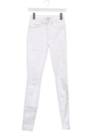 Дамски панталон ONLY, Размер S, Цвят Бял, Цена 21,06 лв.