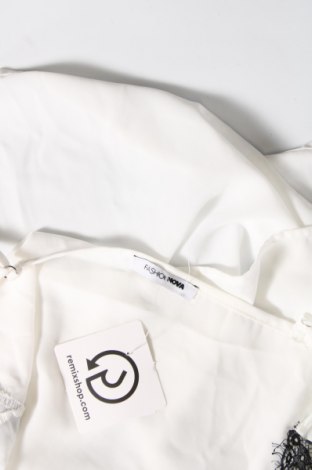 Γυναικείο αμάνικο μπλουζάκι Fashion nova, Μέγεθος S, Χρώμα Λευκό, Τιμή 3,06 €