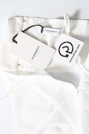 Γυναικείο αμάνικο μπλουζάκι Glamorous, Μέγεθος M, Χρώμα Λευκό, Τιμή 4,93 €